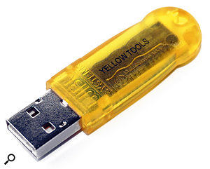Ключ Wibu Key используется Yellow Tools (показан здесь) и Algorithmix и очень похож по размеру и форме на последнее устройство Syncrosoft, за исключением его выпуклого конца